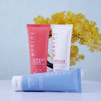 Inicio Elegant display of Marlov White Glow body lotions with floral background.